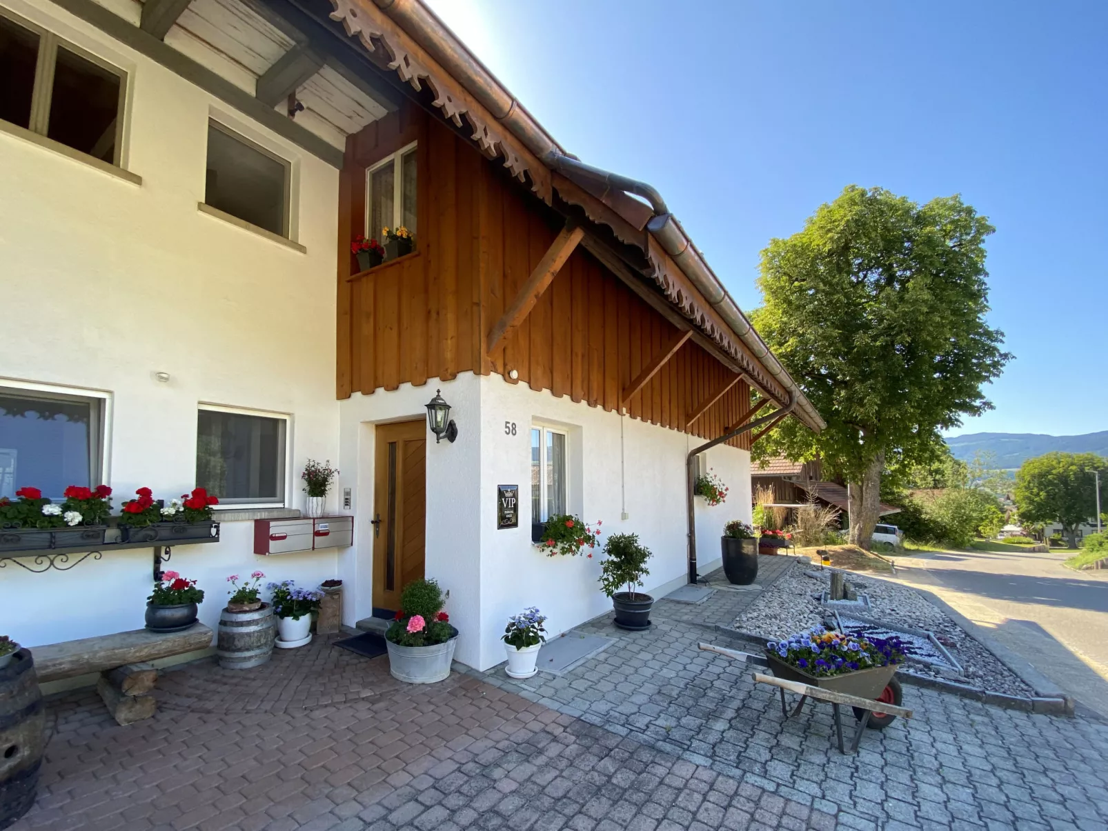Arn's Place-Outside