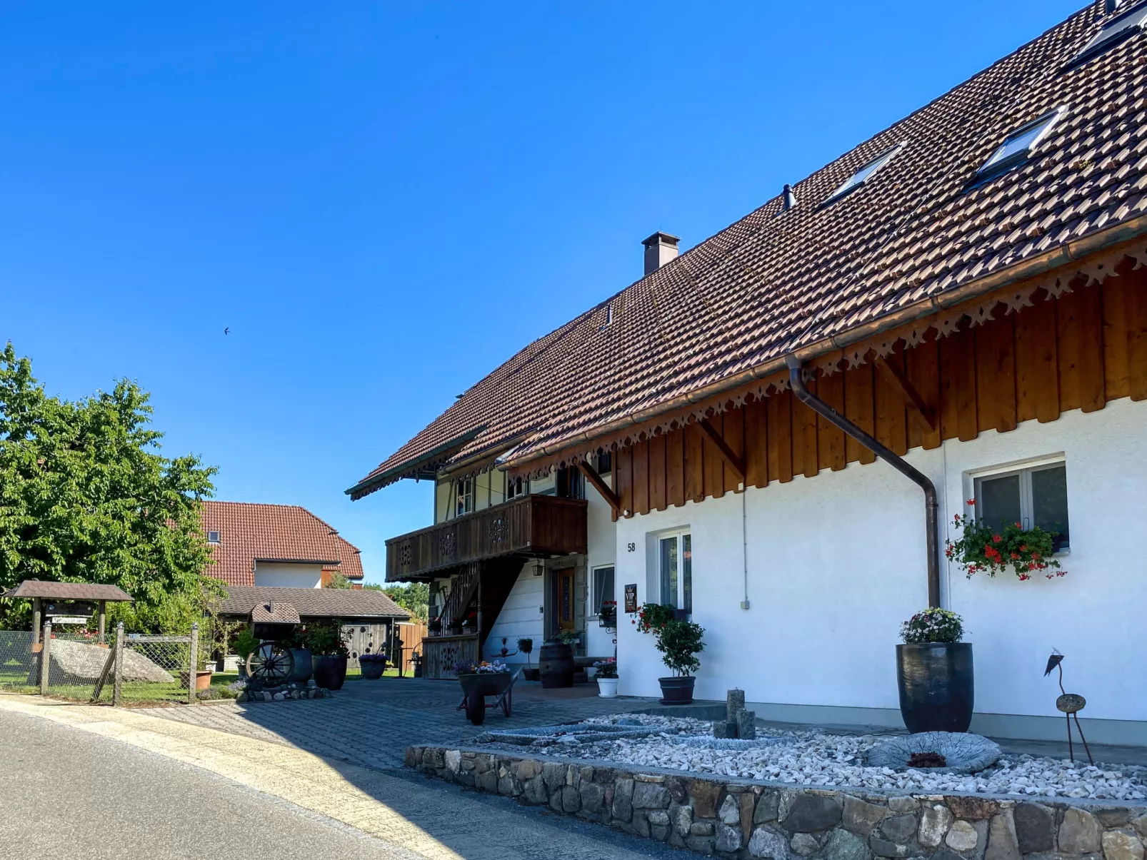 Arn's Place-Outside