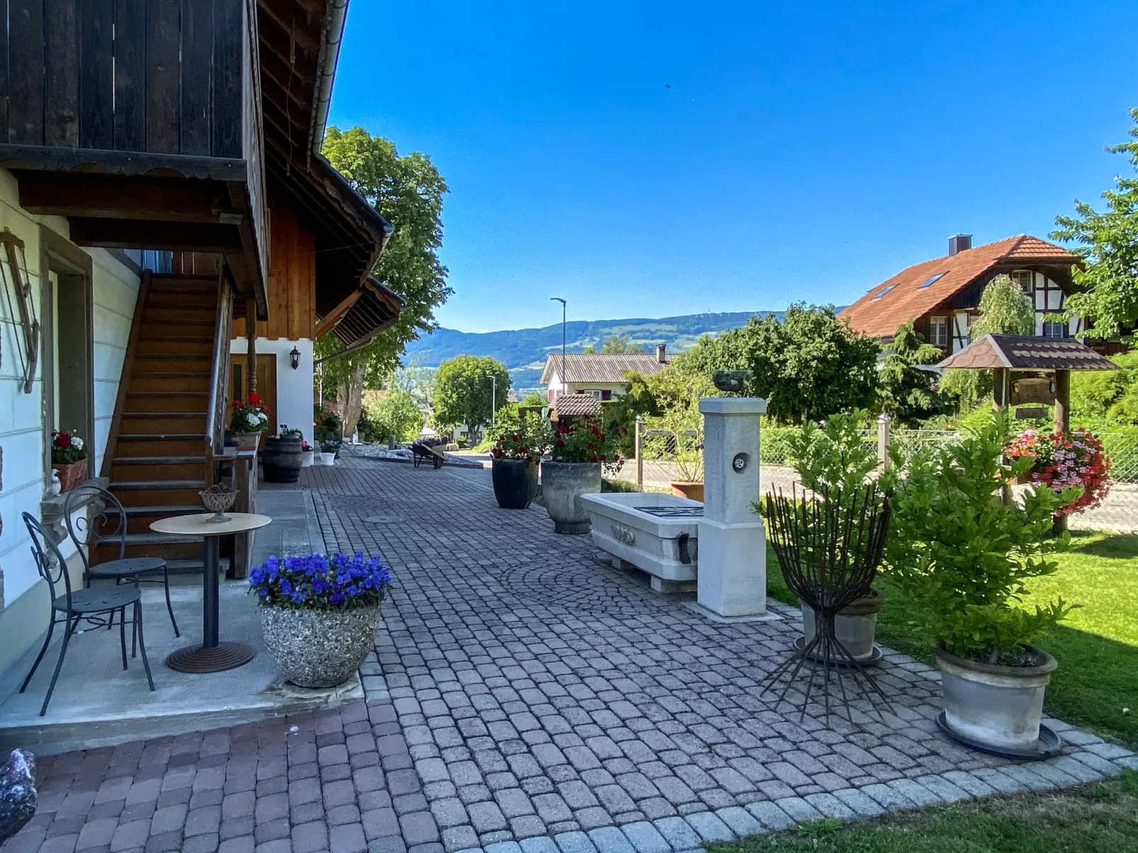 Arn's Place-Outside