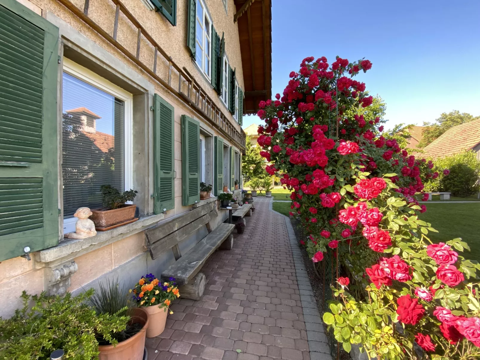 Arn's Place-Outside