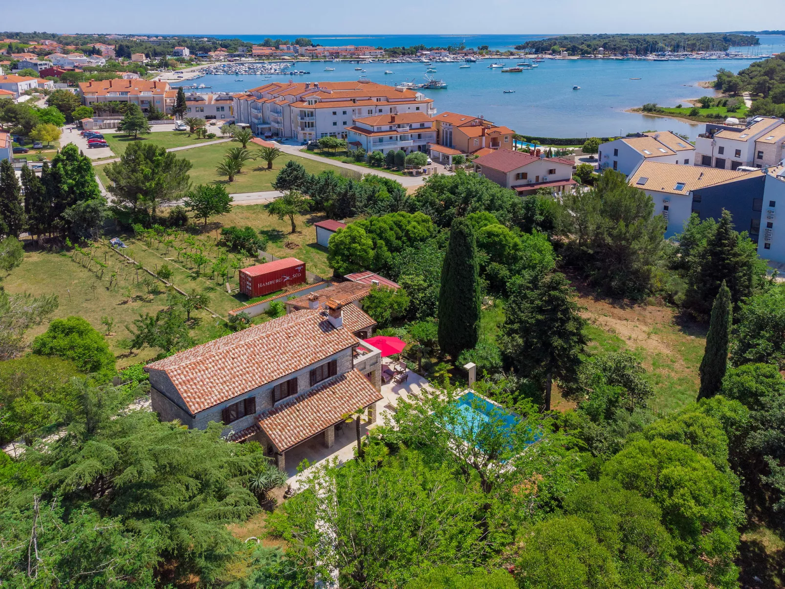 Villa Crispo-Draußen
