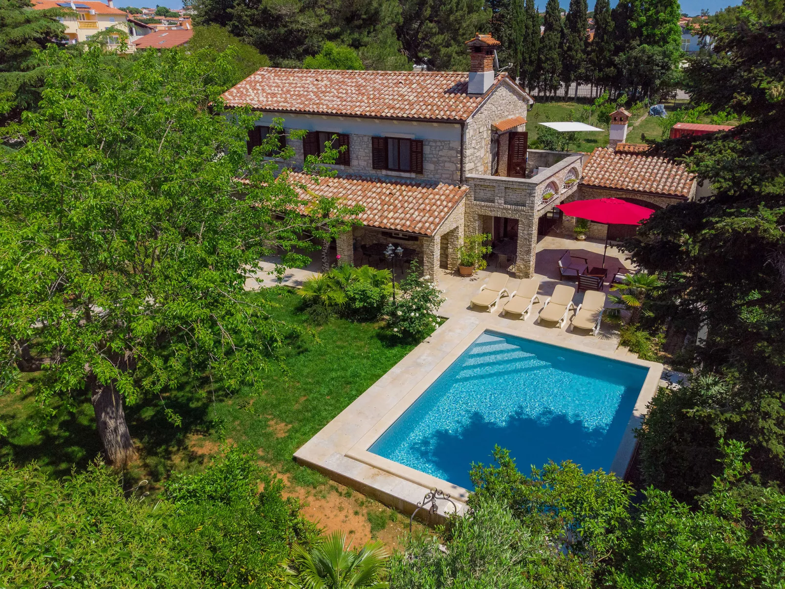 Villa Crispo-Draußen