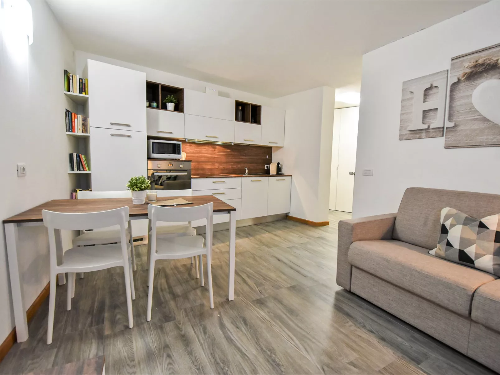 Astoria Apartment-Inside