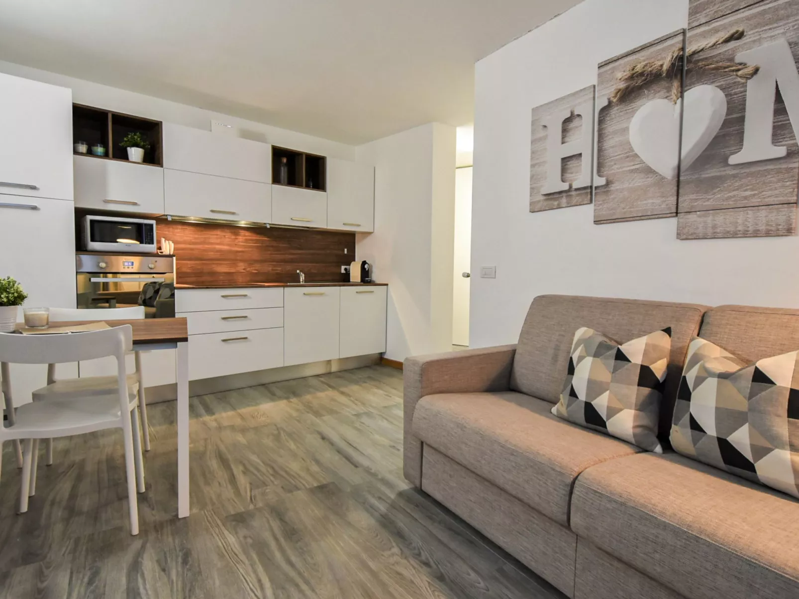 Astoria Apartment-Inside