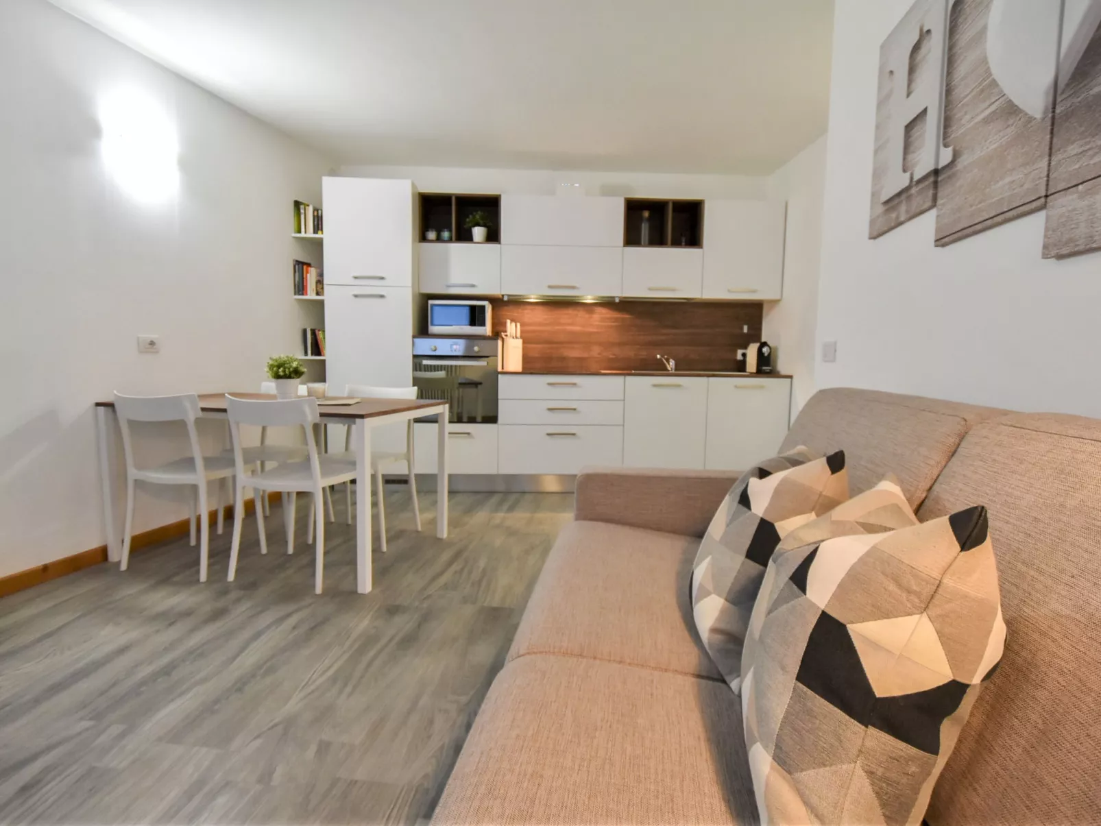 Astoria Apartment-Inside