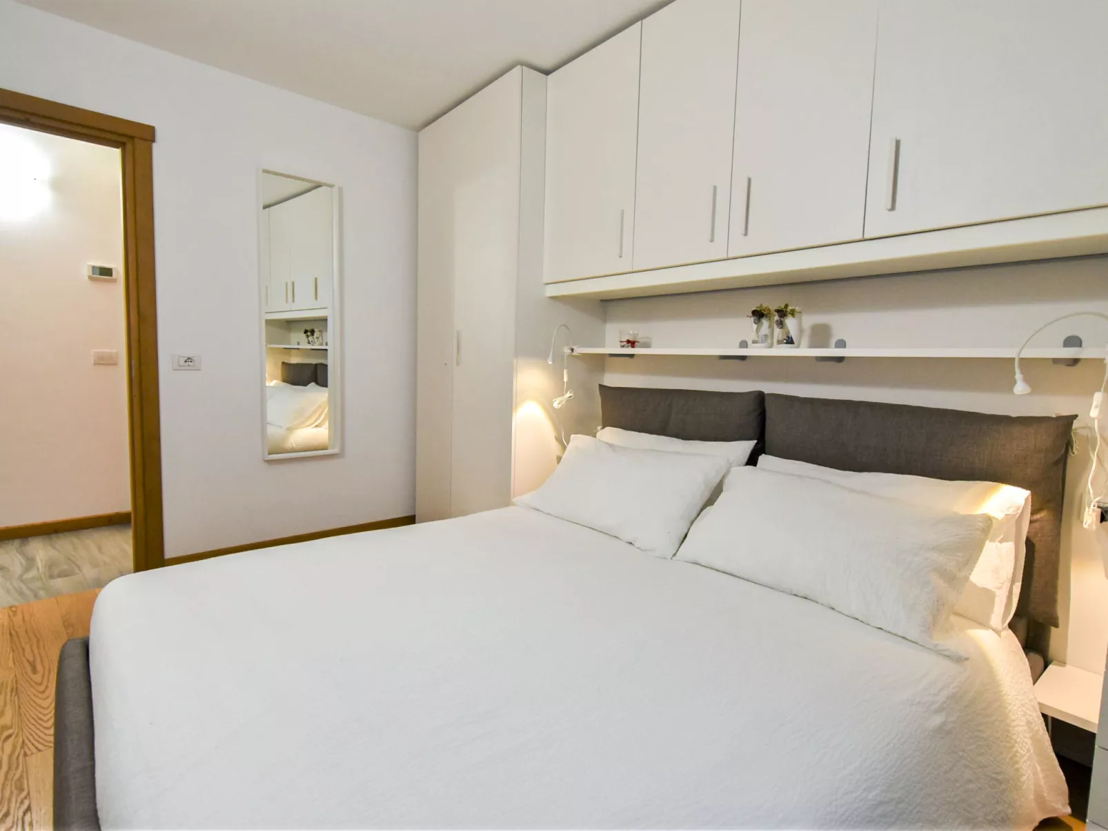 Astoria Apartment-Inside