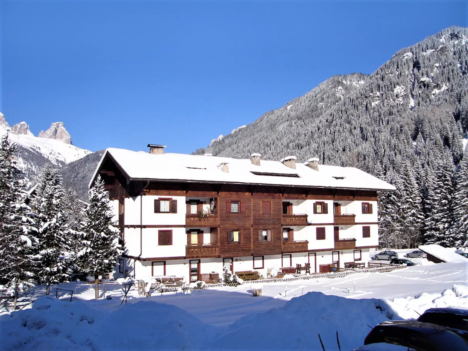 Cesa Palua-Outside
