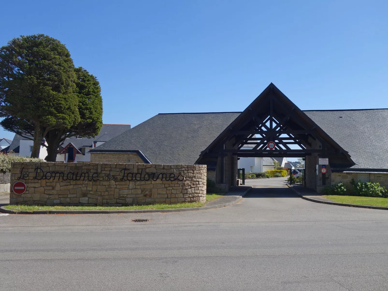 Domaine des Tadornes-Outside