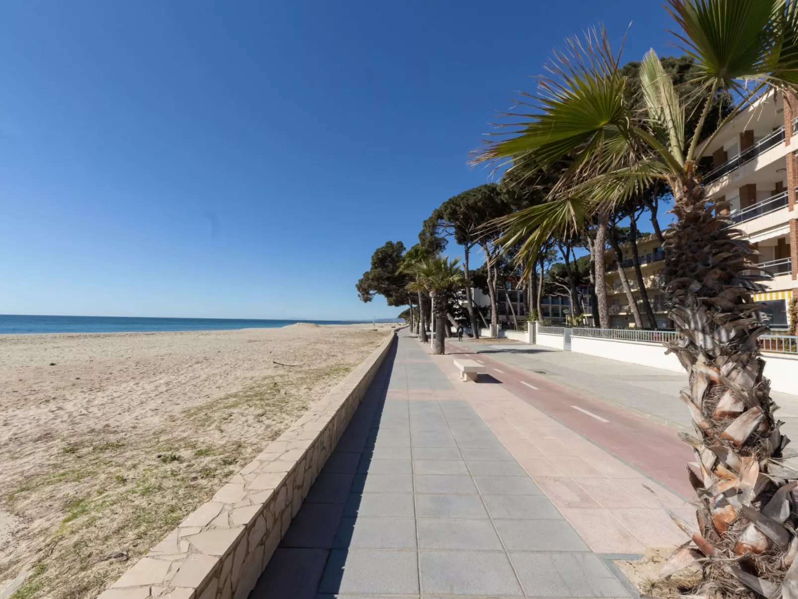 Reus Mediterraneo-Outside