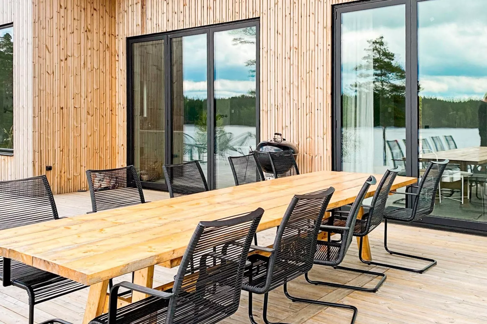 Modern Lakeside Retreat-By Traum-Outdoor