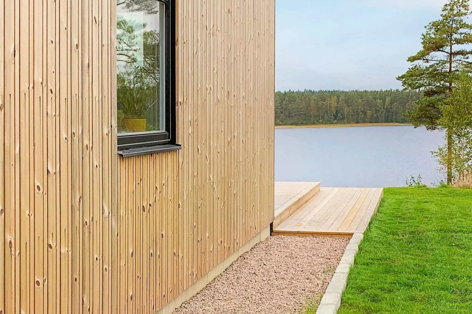 Modern Lakeside Retreat-By Traum-Outdoor