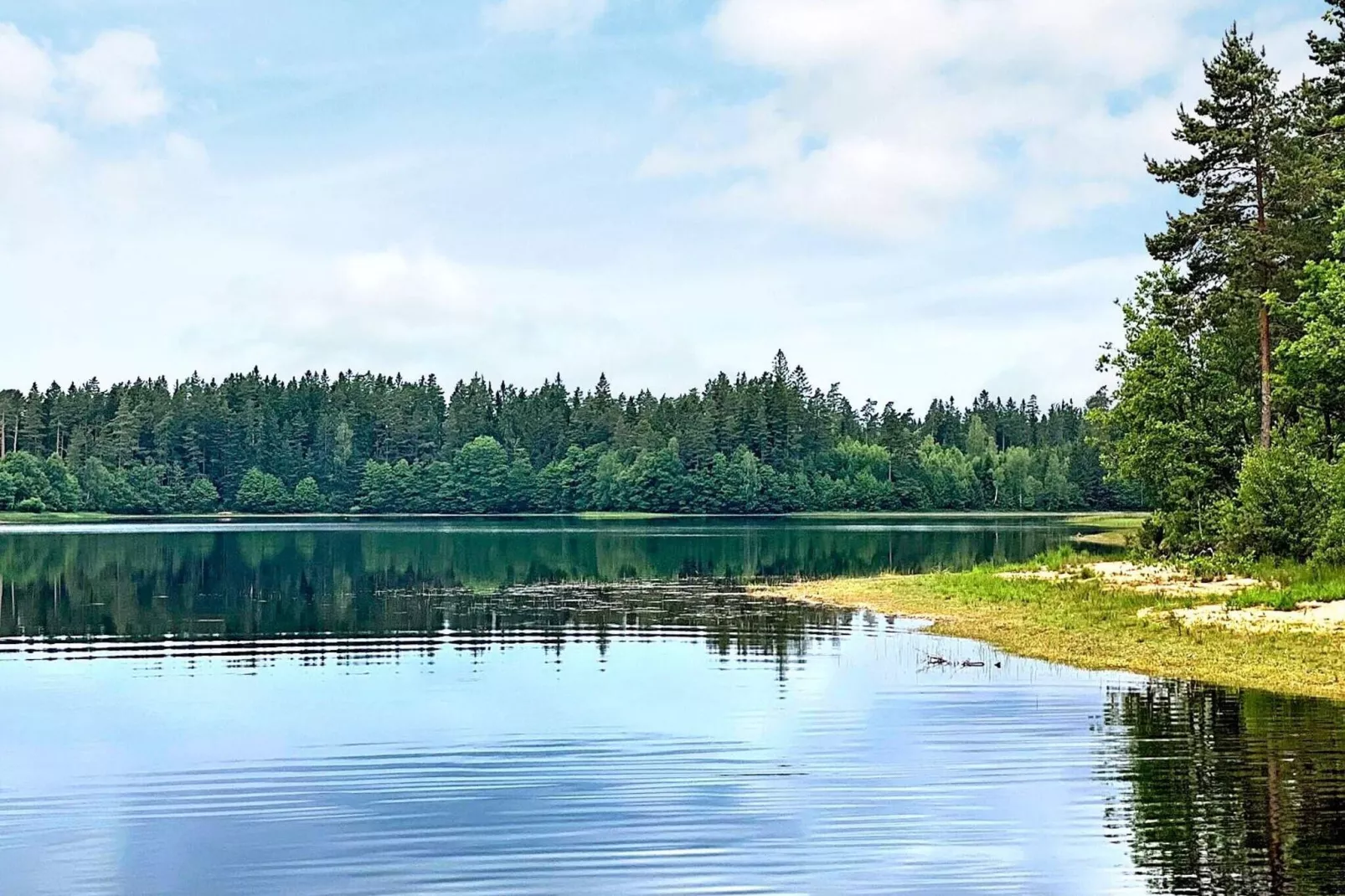 Modern Lakeside Retreat-By Traum-Not tagged