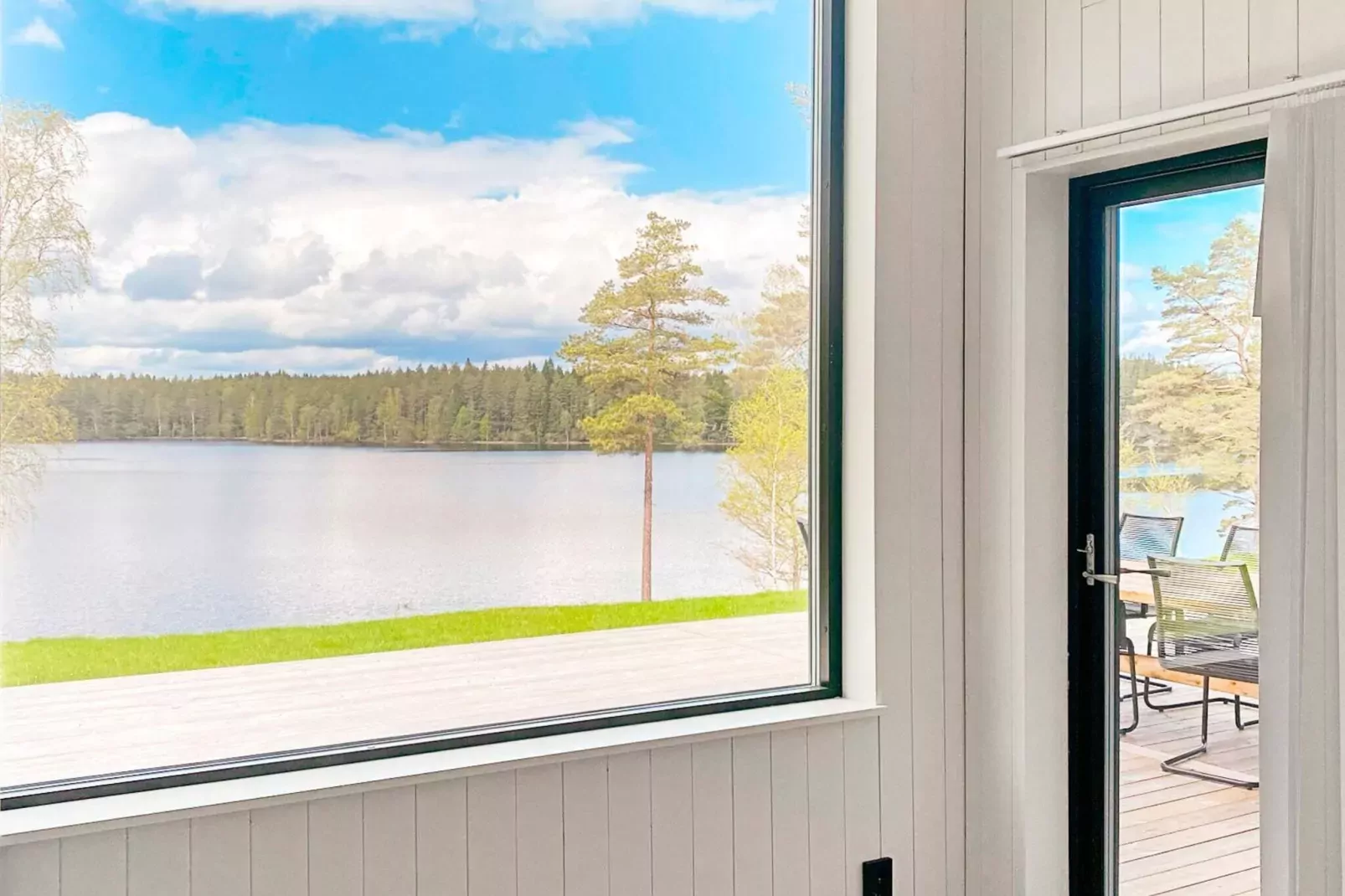 Modern Lakeside Retreat-By Traum-Indoor