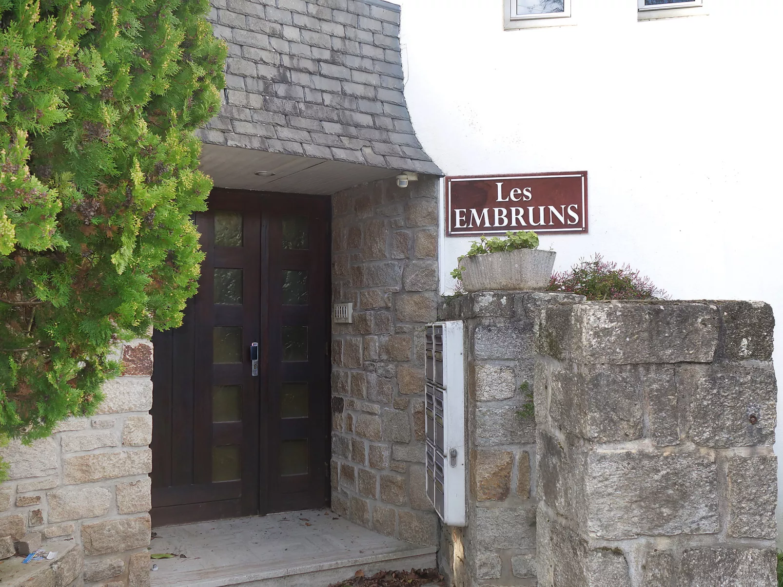 Les Embruns-Outside