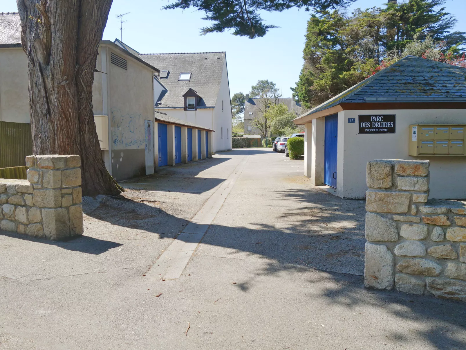 Le Parc des Druides-Outside