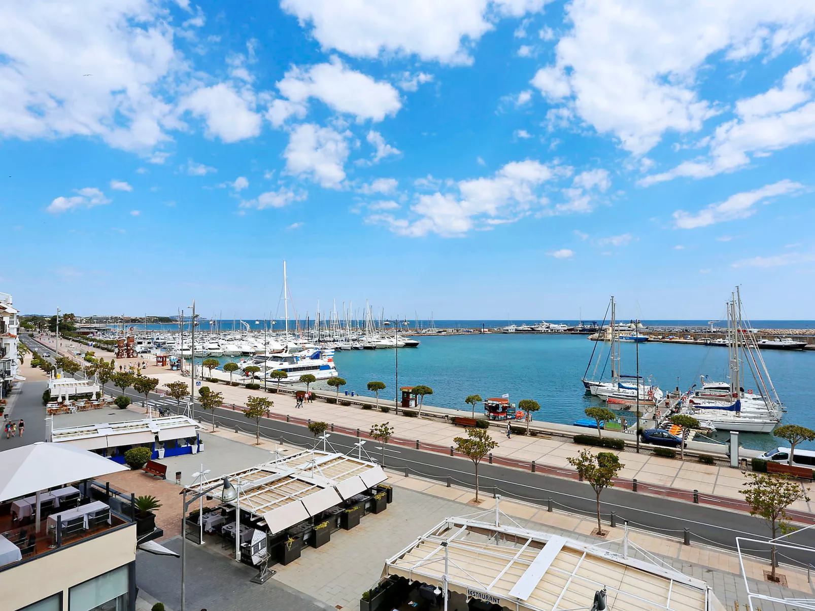 Cambrils Port-Outside