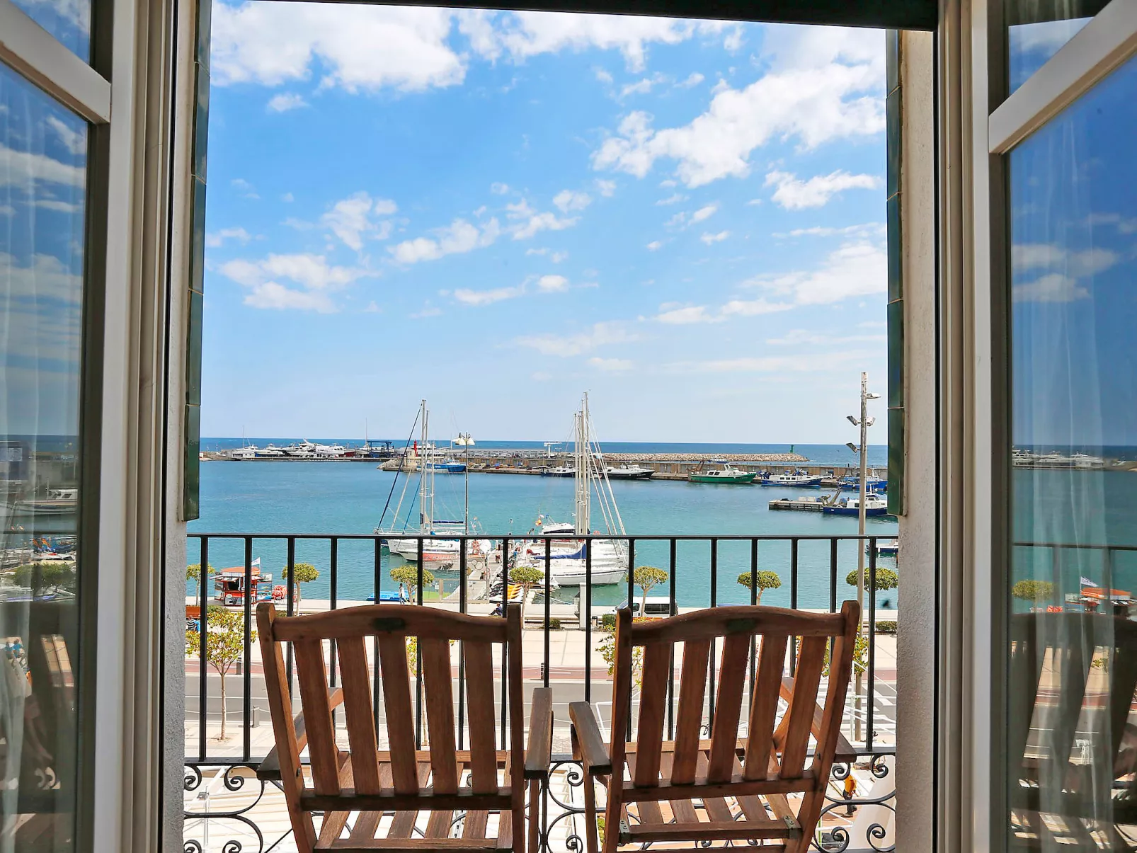 Cambrils Port-Outside