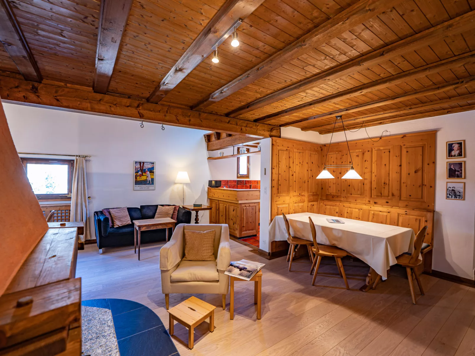 Chesa Cantieni-Inside