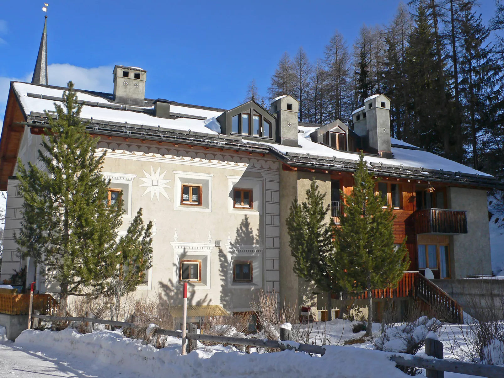 Chesa Cantieni-Outside