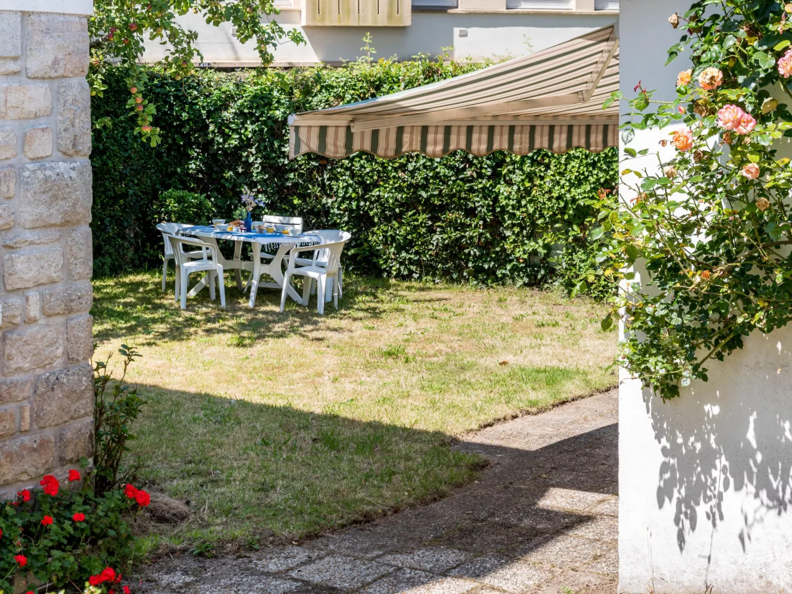 Le Rivage-Outside