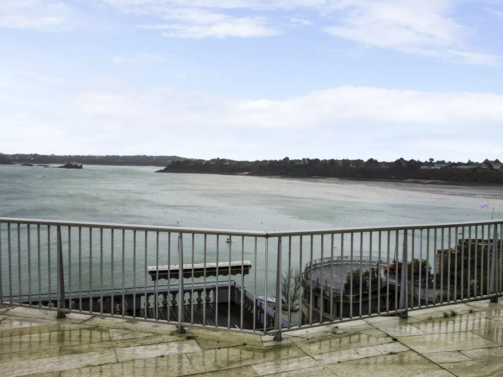 La Baie-Outside
