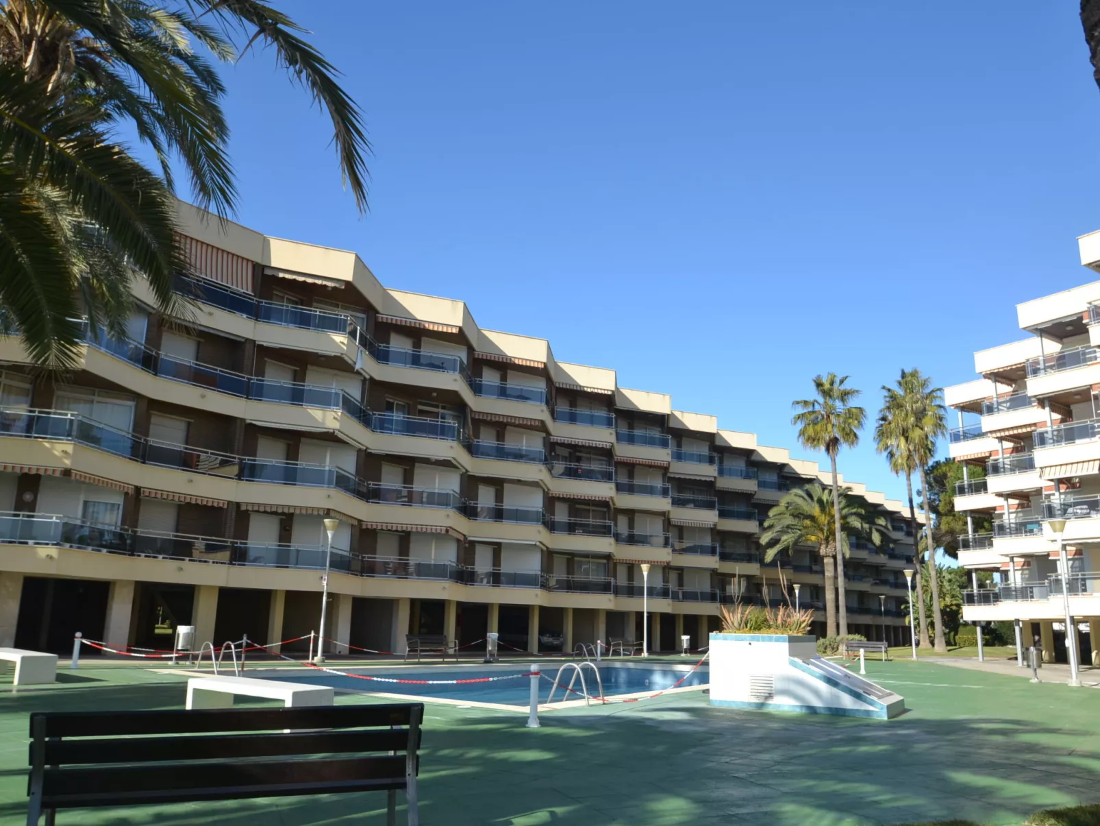 Sol España T1-Outside