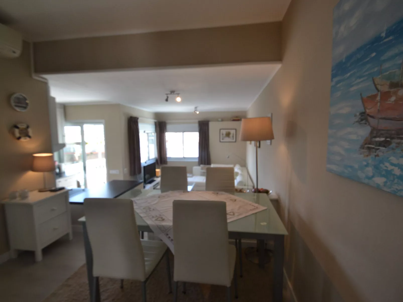 Layes Cambrils-Inside