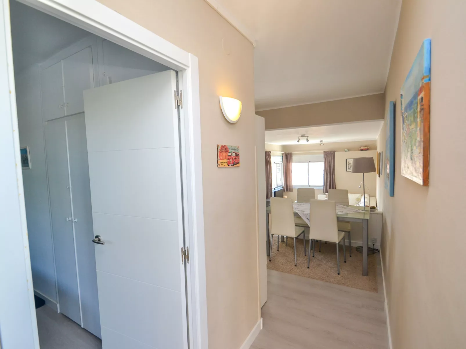 Layes Cambrils-Inside