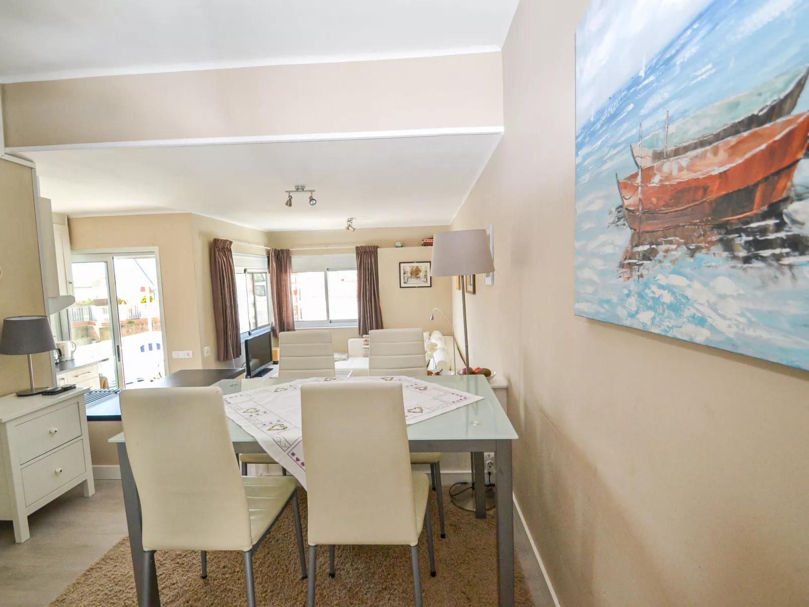 Layes Cambrils-Inside