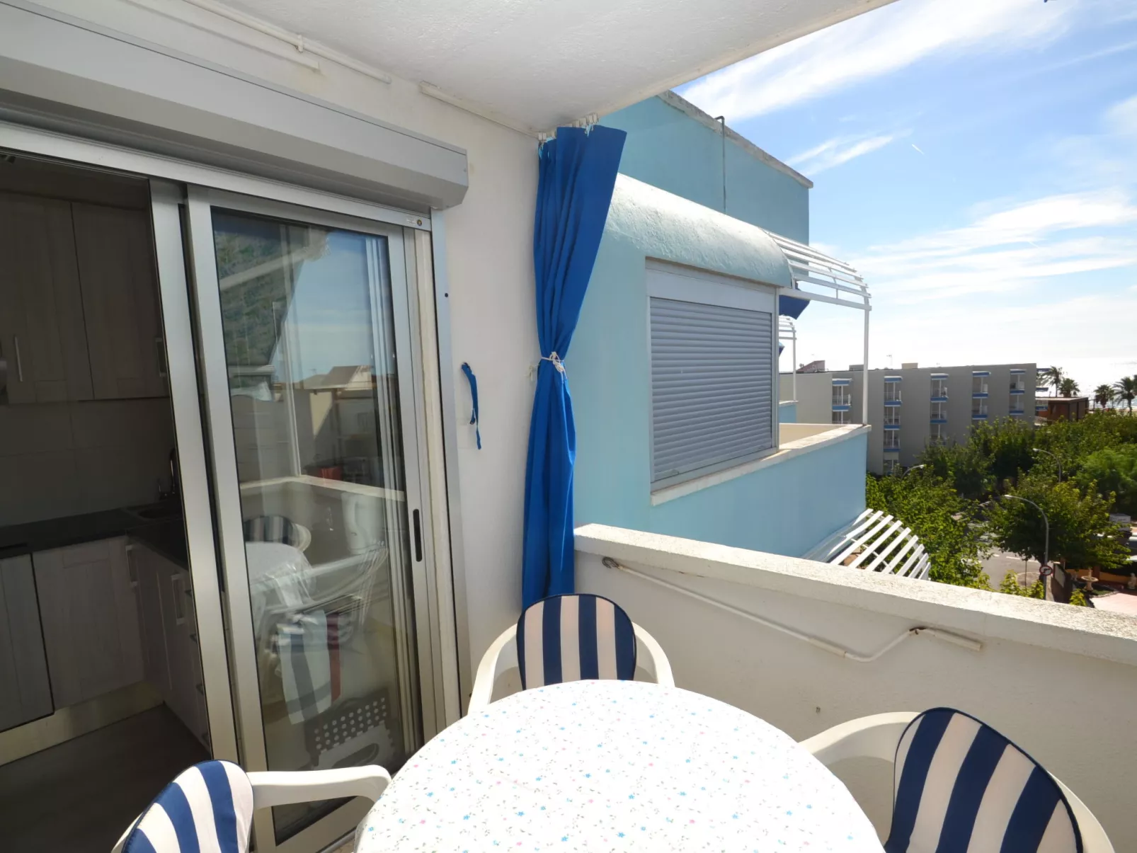 Layes Cambrils-Outside