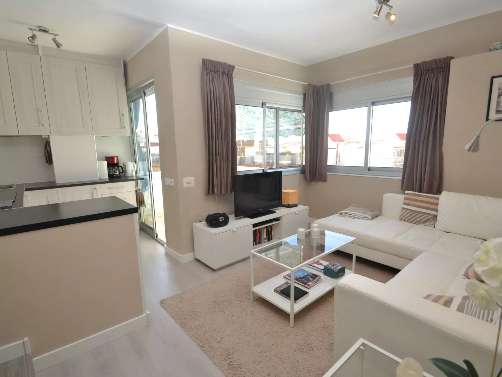 Layes Cambrils-Inside