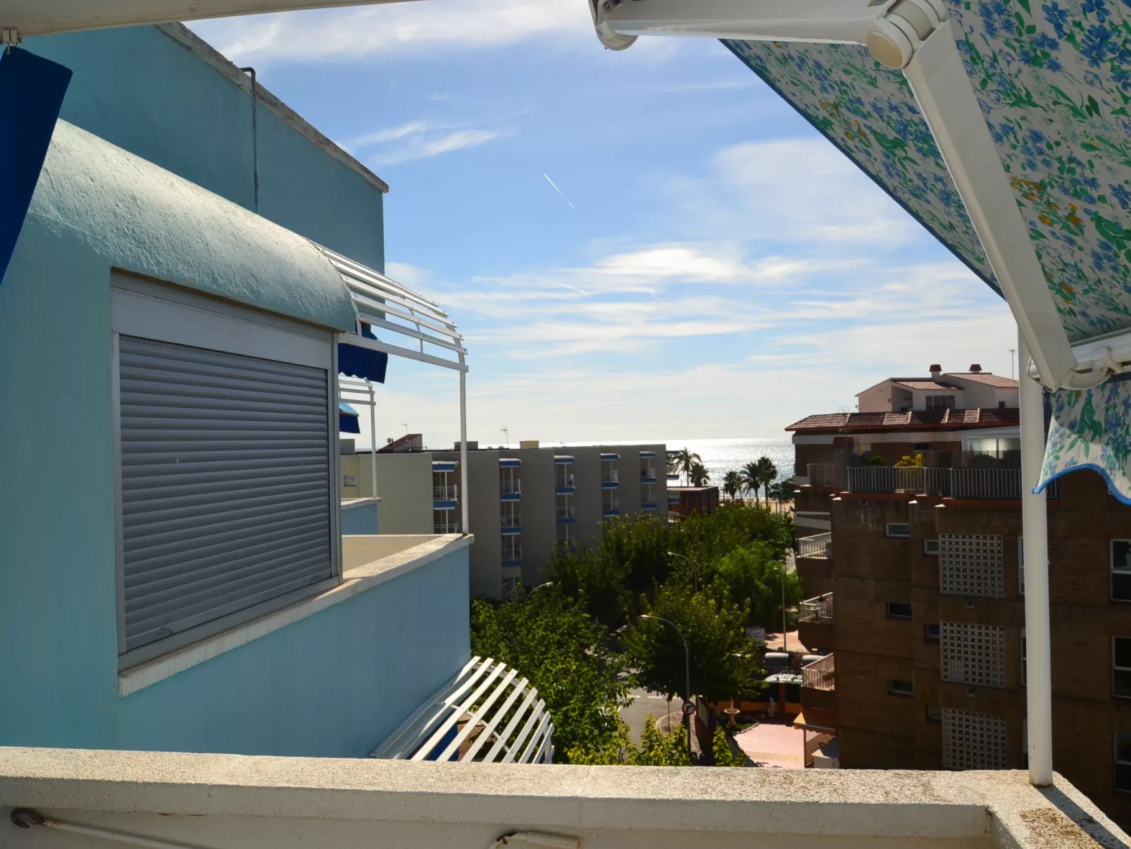 Layes Cambrils-Outside
