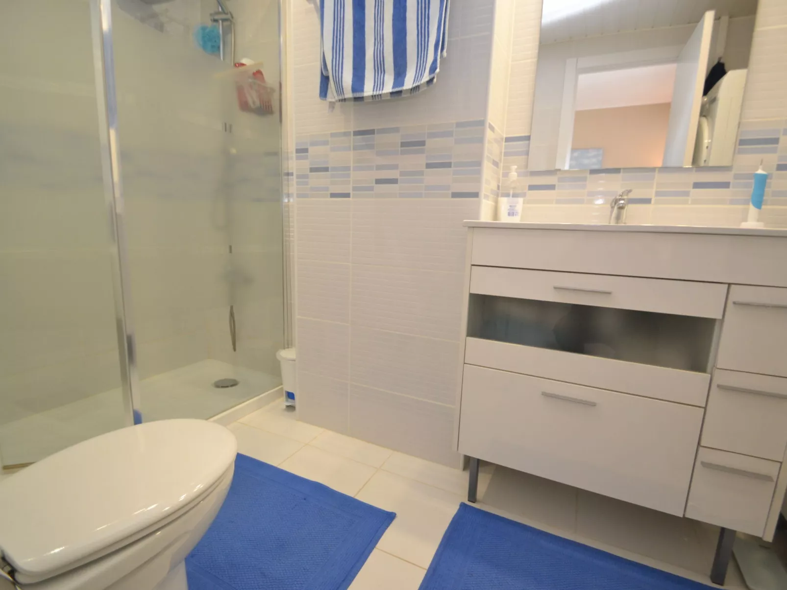 Layes Cambrils-Inside