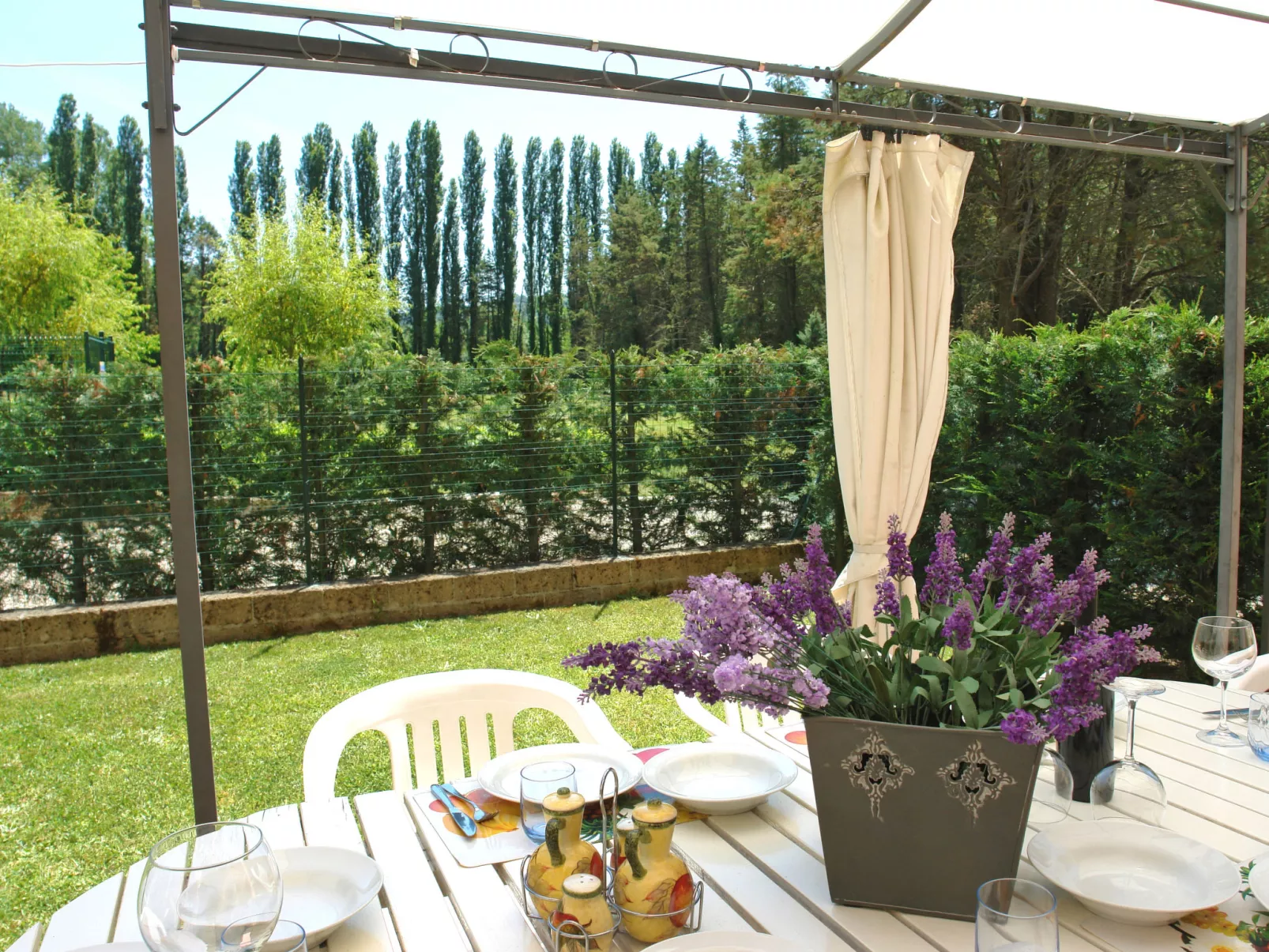 Il Cipresso-Outside