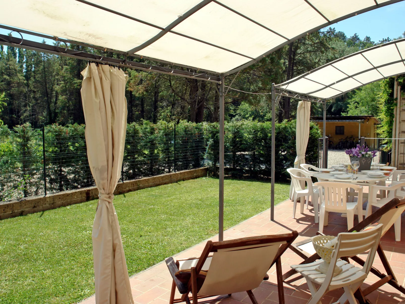 Il Cipresso-Outside
