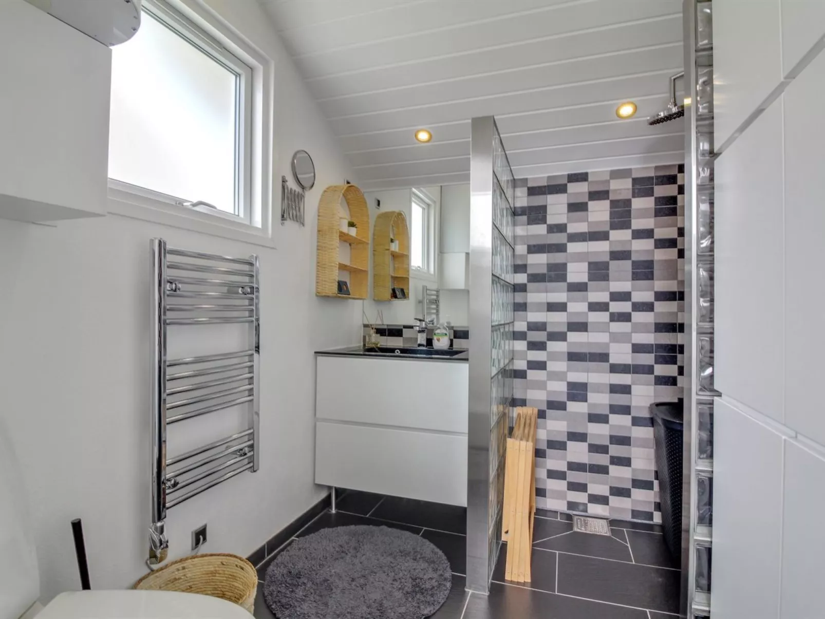 "Harmen" - 1.1km from the sea-Drinnen