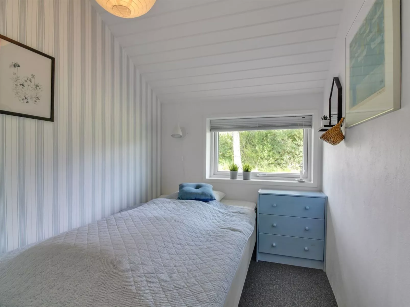 "Harmen" - 1.1km from the sea-Drinnen