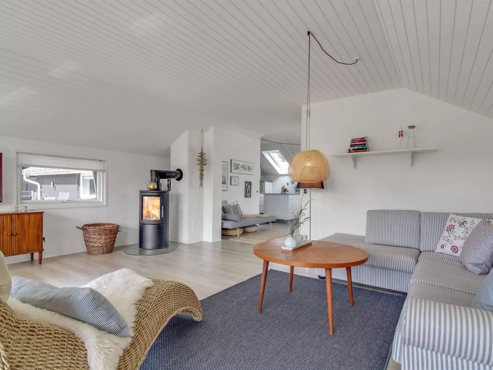"Harmen" - 1.1km from the sea-Drinnen