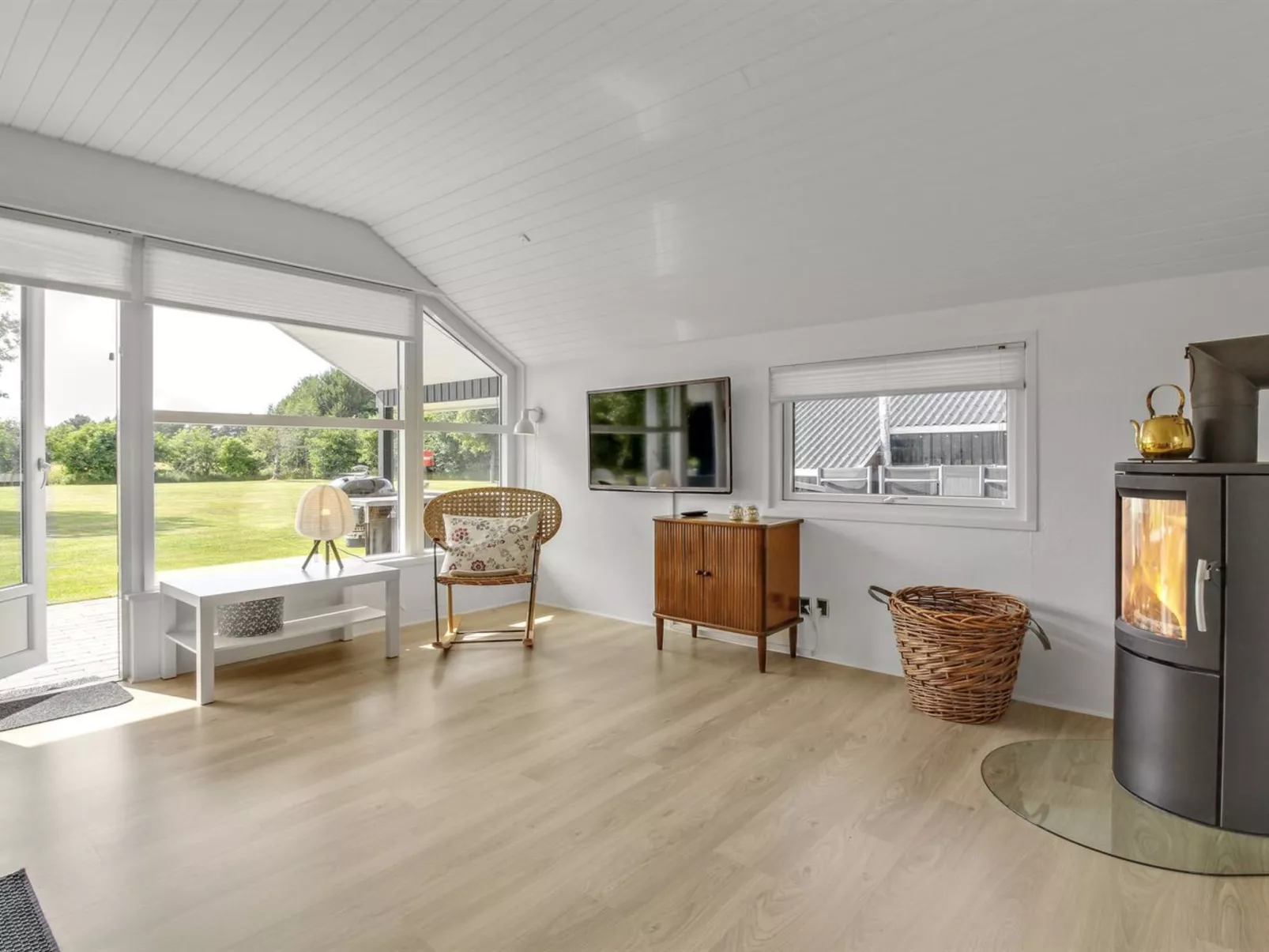 "Harmen" - 1.1km from the sea-Drinnen