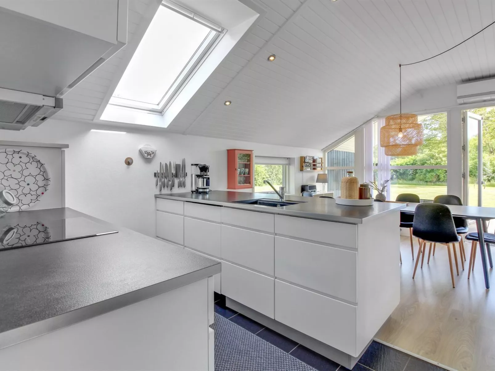 "Harmen" - 1.1km from the sea-Drinnen