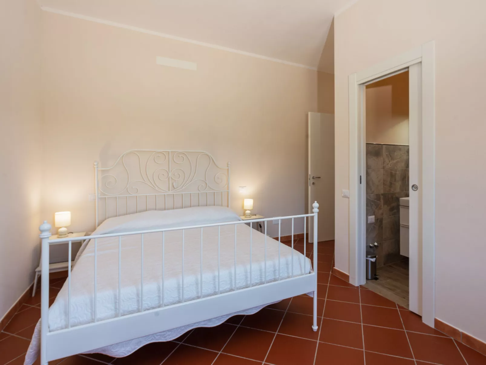 Antonella-Inside