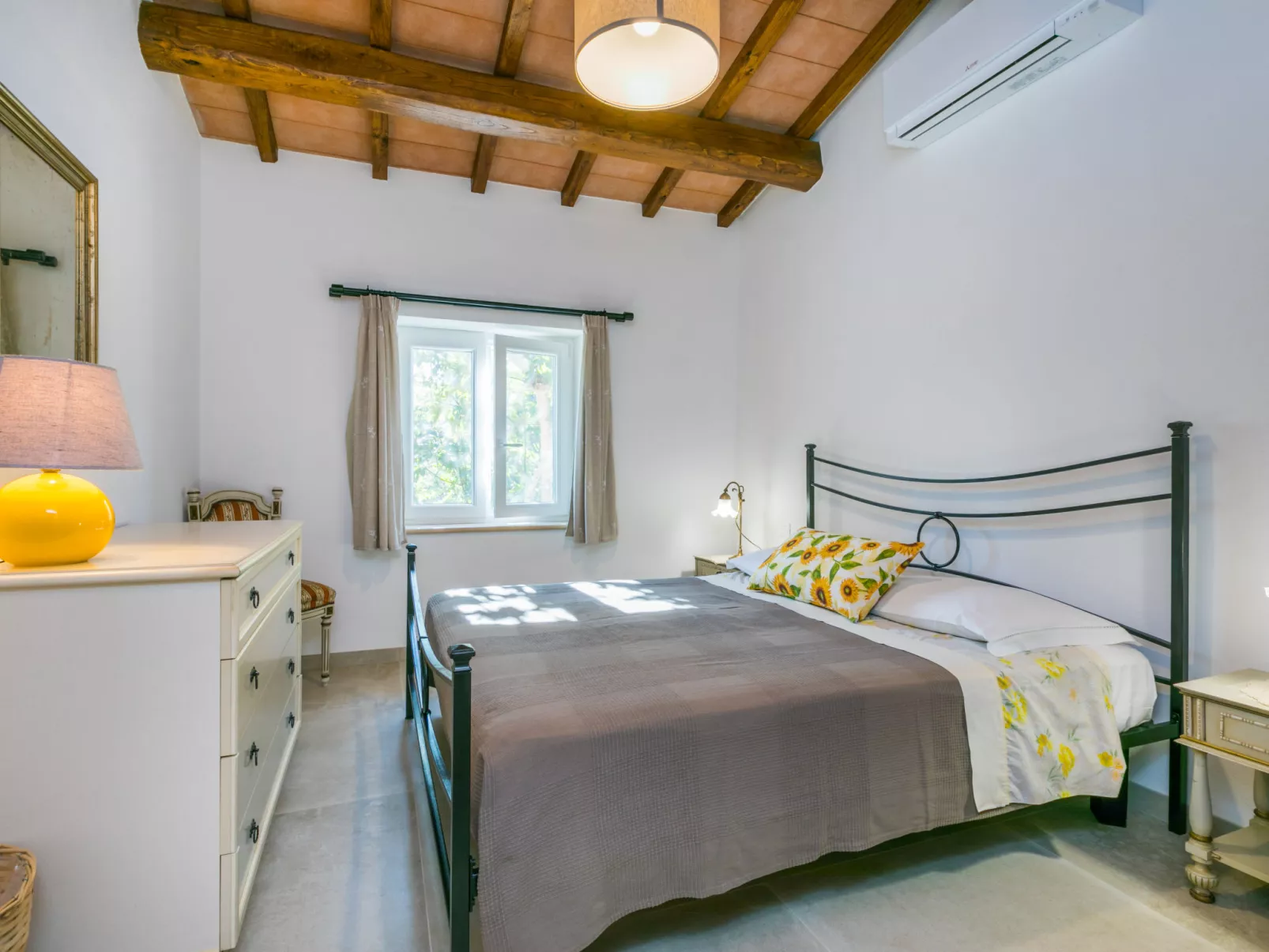 La Tordara-Inside