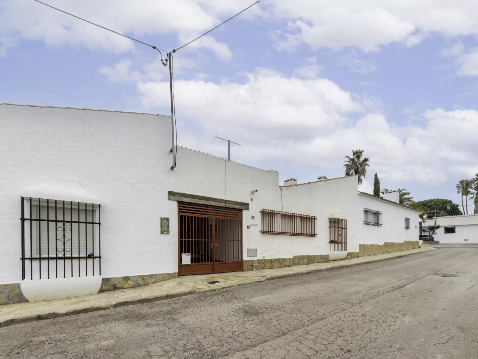 Los Abuelos-Outside