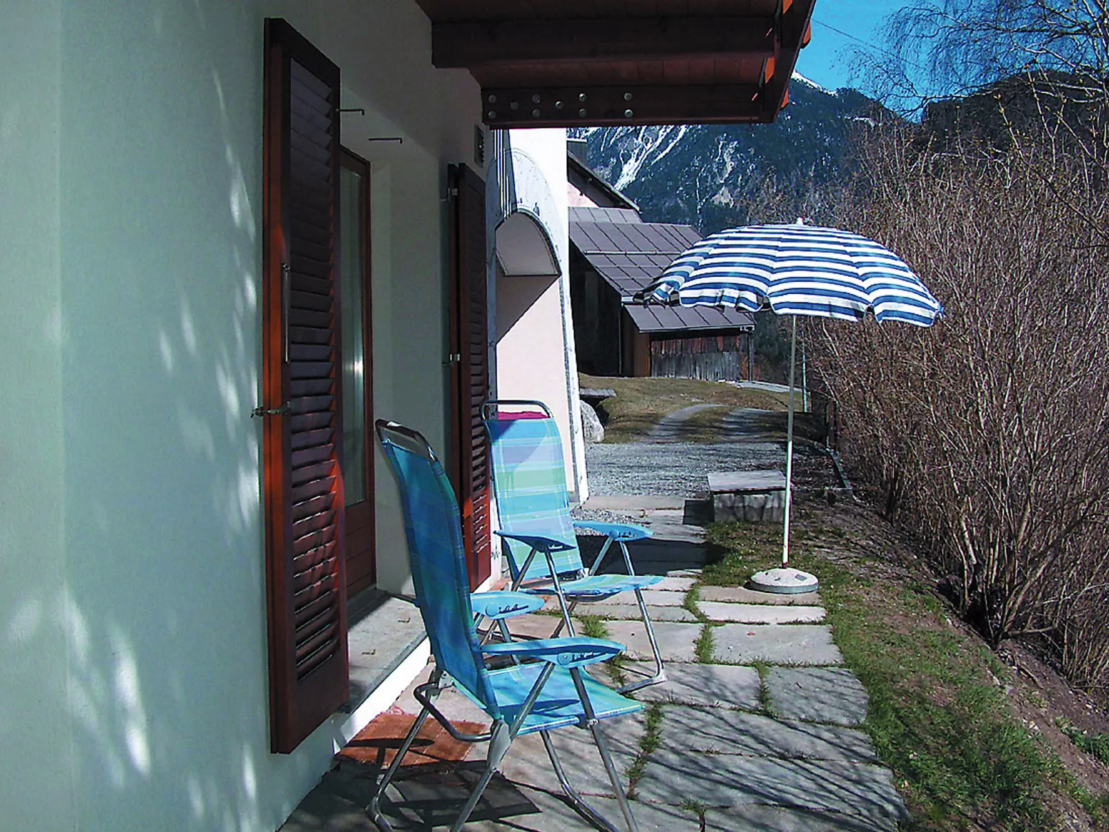 Deli-Outside