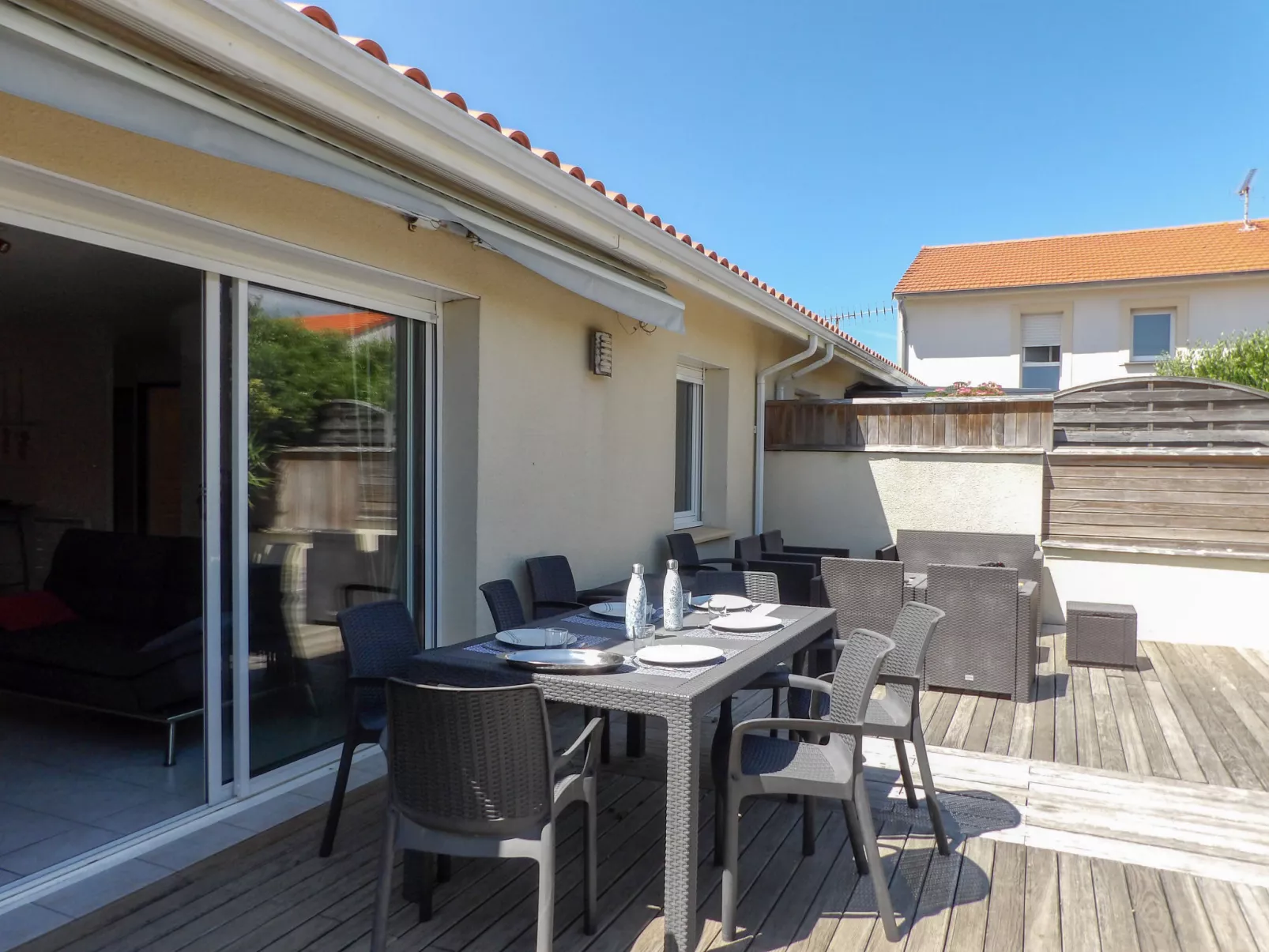 Les sables-Outside
