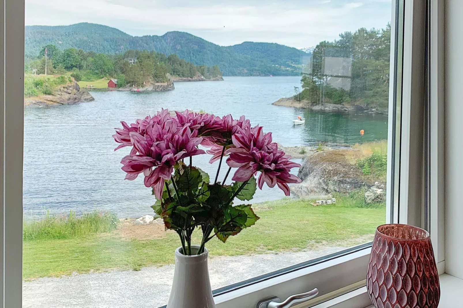 Seaside Serenity in Hardangerfjord-By Traum-Indoor