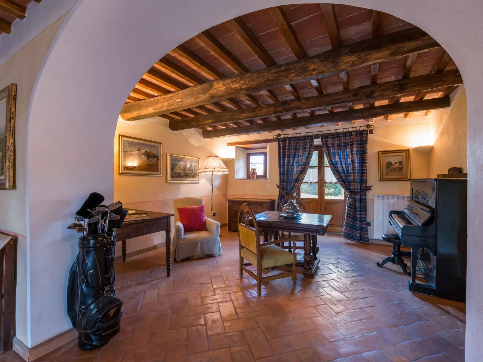 Casale Poggio Lupinaio-Inside