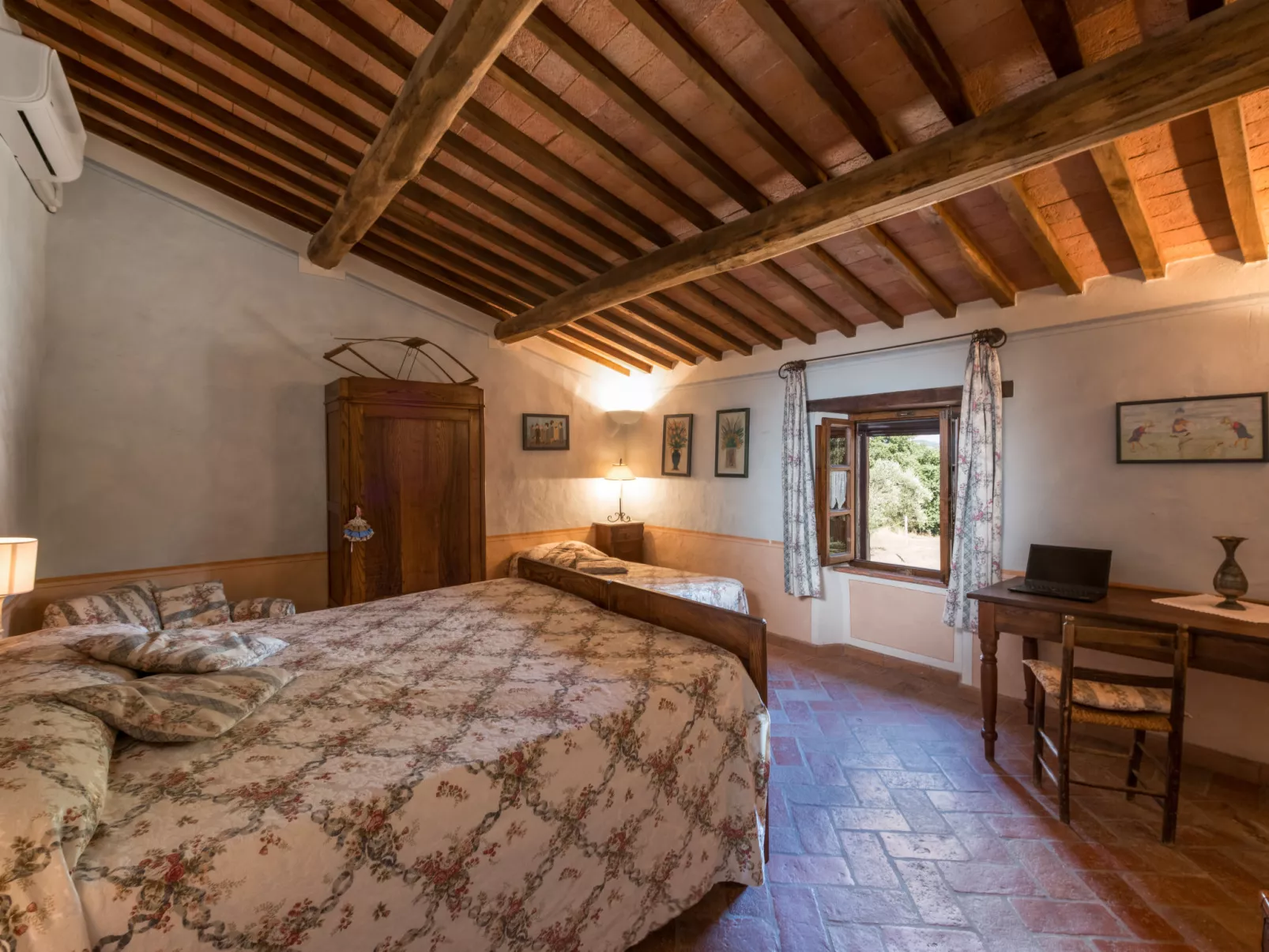 Casale Poggio Lupinaio-Inside