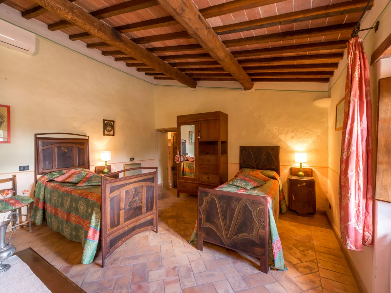 Casale Poggio Lupinaio-Inside