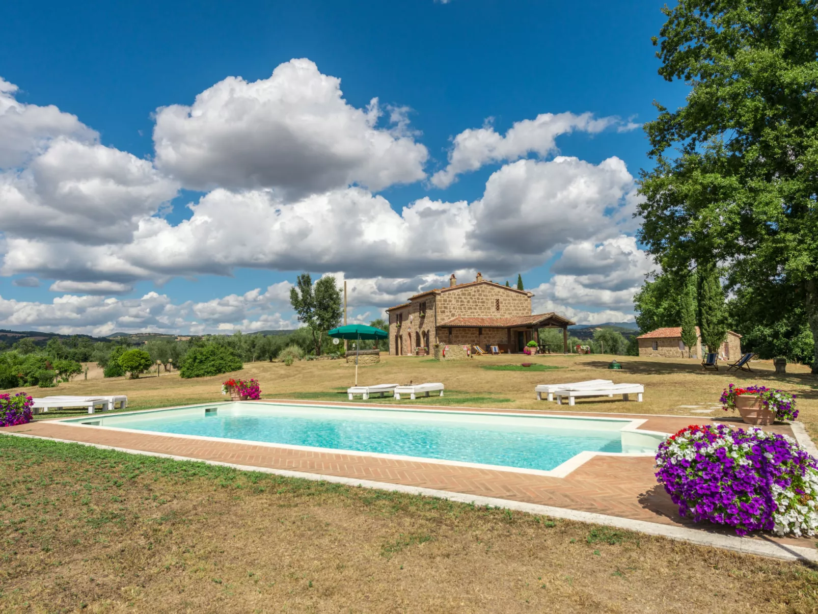 Casale Poggio Lupinaio-Outside